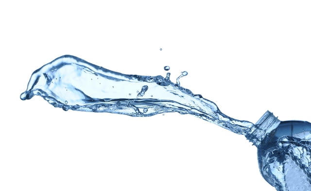 Człowiek podczas doby traci około 2-2,5 l wody Człowiek podczas doby traci około 2-2,5 l wody