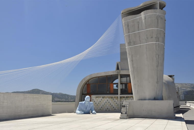 Jednostka Marsylska, proj. Le Corbusier - popiersie Le Corbusiera, gimnazjum i północny komin wentylacyjny