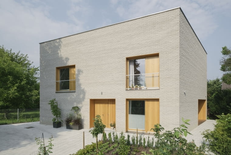 Jednorodzinny dom w Warszawie o powierzchni 265 mkw. Projekt: MFRMGR ARCHITEKCI: Marta Frejda, Michał Gratkowski, Waldemar Nowicki, Jarosław Urbański