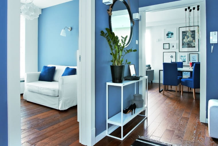 JEDEN Z POKOI na razie jest przeznaczony dla gości. Kiedyś zamieszka w nim dziecko i wtedy to eleganckie wnętrze zapewne radykalnie zmieni charakter.