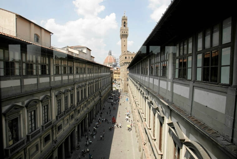 Galeria Uffizi we Florencji 30.06.2006 FLORENCJA GALERIA UFFIZI JEDNO Z NAJWAZNIEJSZYCH MUZEUW MALARSTWA NA SWIECIE FOT. CEZARY ASZKIELOWICZ / AGENCJA GAZETA SLOWA KLUCZOWE: WLOCHY TOSKANIA FLORENCE FIRENZE FLORENCJA TURYSTYKA ITALIA /FR/