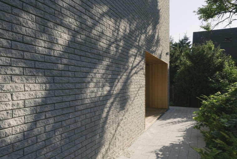 Jednorodzinny dom w Warszawie o powierzchni 265 mkw. Projekt: MFRMGR ARCHITEKCI: Marta Frejda, Michał Gratkowski, Waldemar Nowicki, Jarosław Urbański