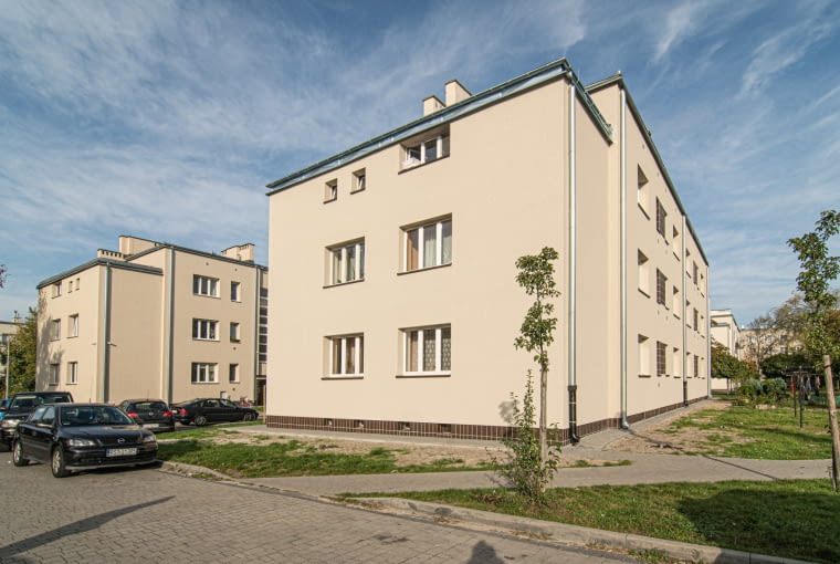 Budynek mieszkalny przy ul. Ks. Popiełuszki 29 w Stalowej Woli Budynek mieszkalny przy ul. Ks. Popiełuszki 29 w Stalowej Woli