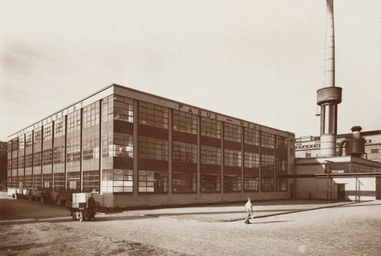 us-Werk, Alfeld (Leine), (1911-1914 r.), Projekt: Walter Gropius oraz Adolf Meyer, Fot. Edmund Lill, Landesmuseum Oldenburg Nowa sztuka budowania! Architektura modernizmu w fotografii i książce - nowa wystawa w Muzeum Architektury we Wrocławiu