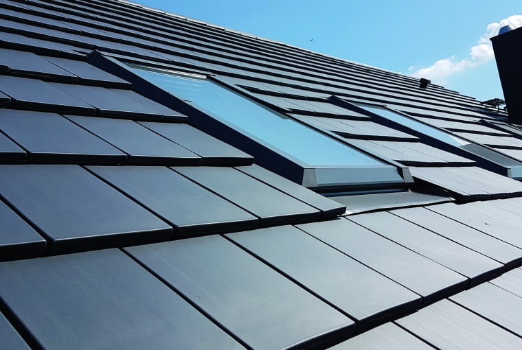 Aluminiowe okna dachowe są odporne na zadrapania, uszkodzenia mechaniczne oraz te wywołane przez zmienną pogodę, cechują się również dobrymi parametrami termoizolacyjnymi Aluminiowe okna dachowe są odporne na zadrapania, uszkodzenia mechaniczne oraz te wywołane przez zmienną pogodę, cechują się również dobrymi parametrami termoizolacyjnymi