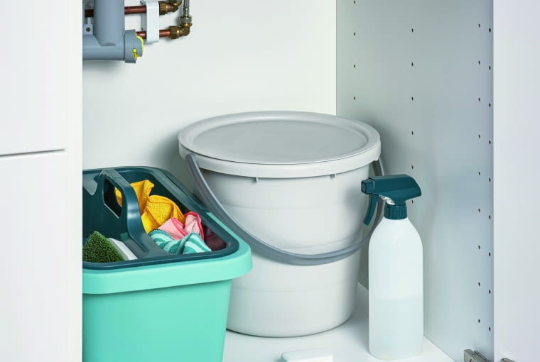 Czujka zalania wodą umieszczona w szafce pod zlewem lub umywalką może w porę wykryć wyciek wody z nieszczelnego syfonu, wężyka lub zaworu, umożliwiając szybką reakcję