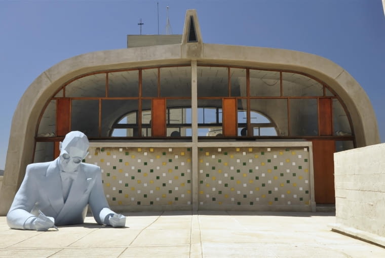 Jednostka Marsylska, proj. Le Corbusier - popiersie Le Corbusiera, gimnazjum i północny komin wentylacyjny