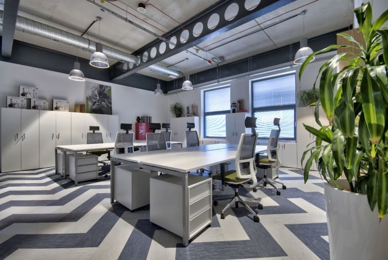 Tkane wykładziny winylowe – czym są i kiedy je stosować?