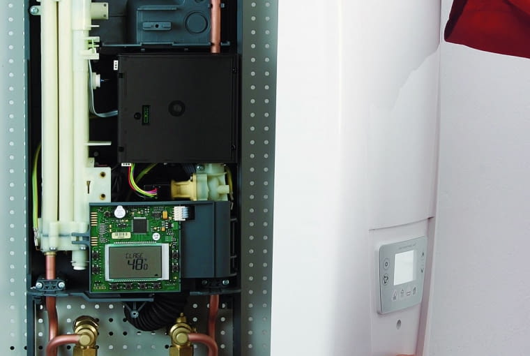 Przepływowy podgrzewacz elektryczny powinien być podłączony do instalacji przez autoryzowanego serwisanta. podgrzewacz, przepływowy podgrzewacz elektryczny