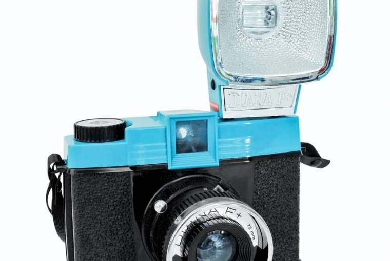 MIESZKANIE. Aparat fotograficzny Diana F to przejaw mojej tęsknoty za analogowymi czasami. W erze zdjęć cyfrowych jest ciągle w użyciu!
