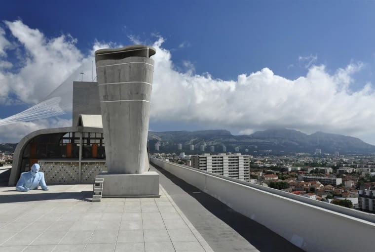 Jednostka Marsylska, proj. Le Corbusier - północny komin wentylacyjny, popiersie Le Corbusiera i gimnazjum