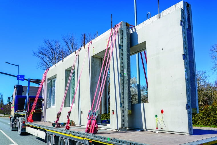 Od jakości przygotowania transportu elementów prefabrykowanych zależy nie tylko bezpieczeństwo całego procesu, ale także stan, w jakim elementy te dotrą na miejsce montażu Od jakości przygotowania transportu elementów prefabrykowanych zależy nie tylko bezpieczeństwo całego procesu, ale także stan, w jakim elementy te dotrą na miejsce montażu