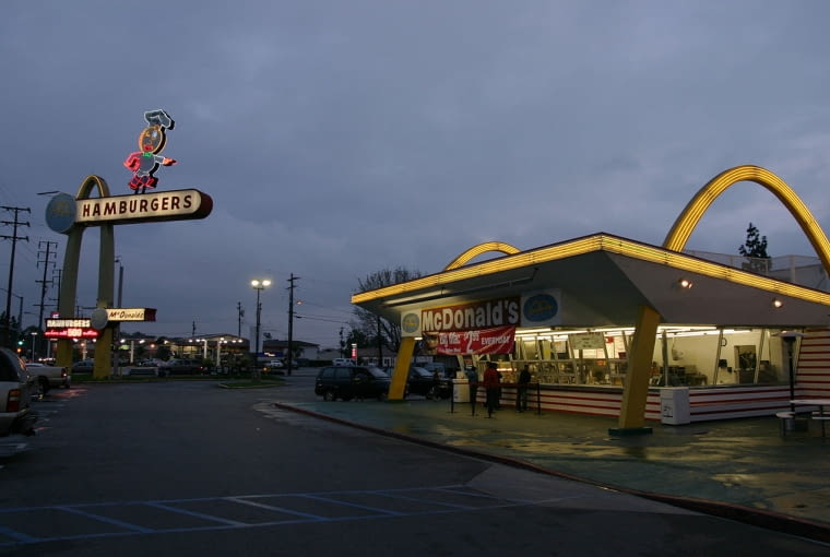 Najstarsza restauracja McDonald's otwarta w 1953 roku w  Downey (Kalifornia, USA). Najstarsza restauracja McDonald's otwarta w 1953 roku w  Downey (Kalifornia, USA).