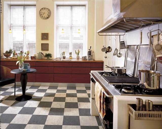 KUCHNIA - PODLOGA Z PLYTEK KORKOWYCH