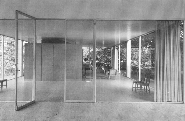 Farnsworth House od Mies van der Rohe. Ten wybudowany w latach 1945-50 letniskowy dom dla zamożnej lekarki stanowi najbardziej radykalną realizację modernistycznych dogmatów w całym XX wieku modernizm, mies van der rohe, wieżowiec, usa, architekt