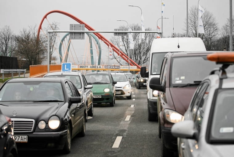 13.12.2013 Bydgoszcz . Trasa Uniwersytecka . Fot. Arkadiusz Wojtasiewicz / Agencja Gazeta SLOWA KLUCZOWE: TU trasa Uniwersytecka most