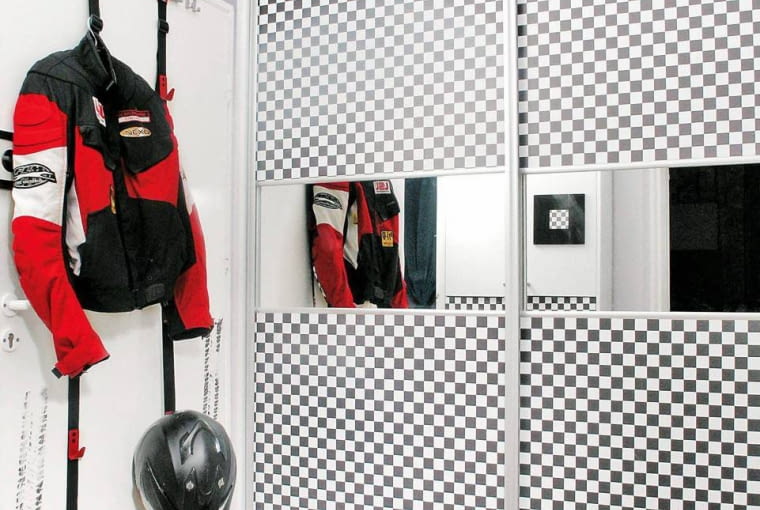 UWAGA ! PONOWNA PUBLIKACJA WYLACZNIE ZA ZGODA WLASCICIELI WARSZAWA , MIESZKANIE W BLOKU , WNETRZA - PRZEDPOKOJ , SZAFA WNEKOWA STYLIZACJA AGATA WIRTEK FOT. DAMIAN OSAK PUBLIKACJA CZTERY KATY NR 9 (227) - 9 2010 PUBLIKACJA CZTERY KATY NR 7 (237) - 7 2011 SLOWA KLUCZOWE: WNETRZE PRZEDPOKOJ ZDJĘCIE DO WKŁADKI: PUBLIKACJA CZTERY KATY NR 9 (227) - CZASOPISMA