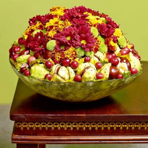 Kompozycja kwiatowa "Misa obfitości", aranżacja: Elwira Wójcik 02.10.2008 JESIEN 2009 BUKIETY DYNIA KASZTANY STYLIZACJA ELWIRA WOJCIK FOT. WOJCIECH SURDZIEL / AGENCJA GAZETA