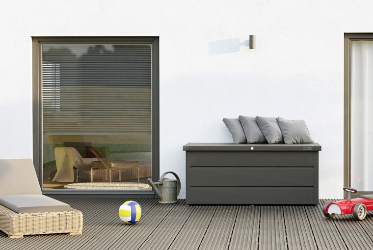 Skrzynia ogrodowa Juno zapewni komfortowe przechowywanie rzeczy na tarasie