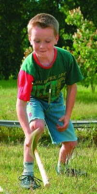 Aby uzykać dobry wynik w grze, należy dobrze ustawić kiczkę, podbić ją, a następnie uderzyć w sam środek obracającego się w powietrzu kołka.