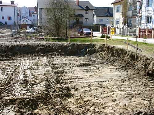 Dopiero po tych przygotowaniach można było rozpocząć prace fundamentowe