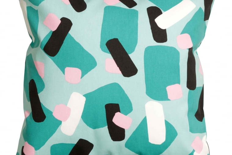 H&M Home: poszewka na poduszkę z bawełny (50x50 cm). Przeceniona z 29,90 zł na 13,90 zł. H&M Home, zakupy, dodatki, akcesoria