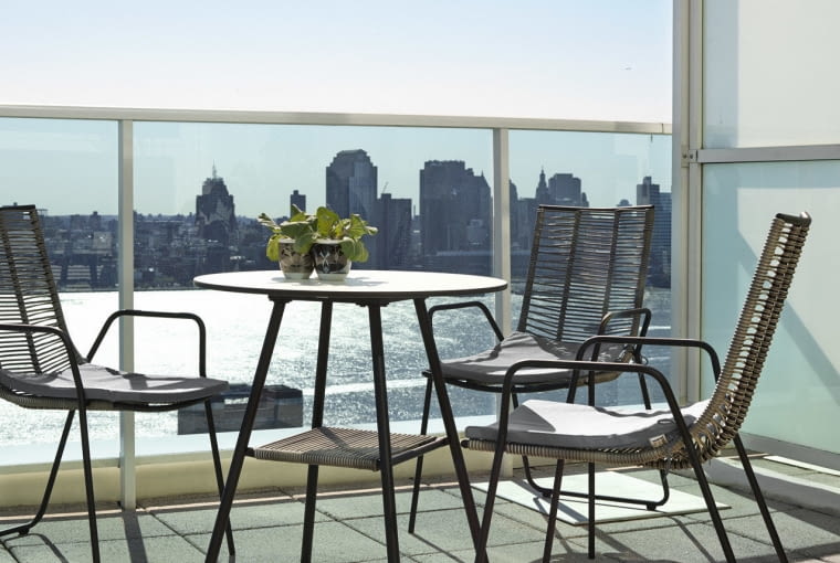 Wakacje przez cały rok? Trzeba dobrze urządzić własny taras lub ogród Wakacje przez cały rok? Trzeba dobrze urządzić własny taras lub ogród