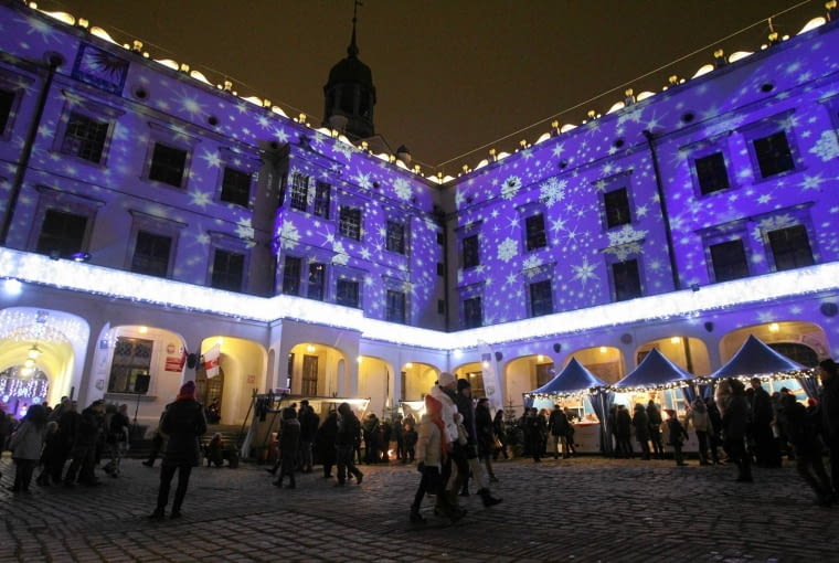 Iluminacja Zamku Książąt Pomorskich 06.12.2014 Szczecin , Zamek Ksiazat Pomorskich . Jarmark swiateczny . Swiateczna iluminacja Fot. Cezary Aszkielowicz / Agencja Gazeta
