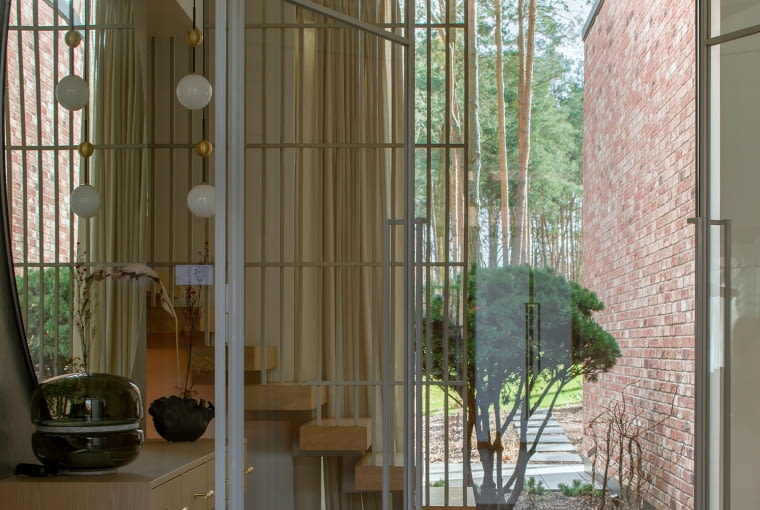 Willa w podwarszawskim Chotomowie. Proj. Hola Design