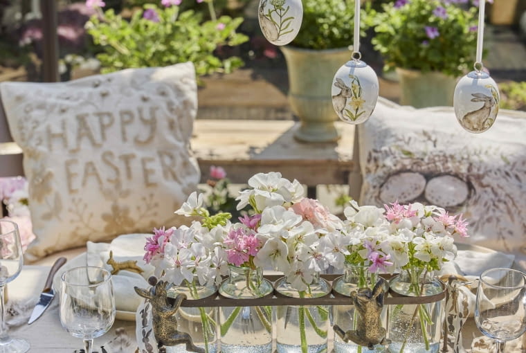 Wielkanoc w kwiatach – dekoracje z pelargoniami na świąteczny stół