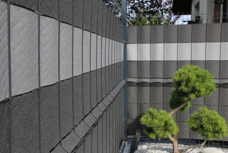 Taśmy i maty ogrodzeniowe marki Decomat