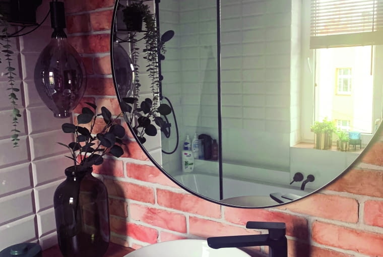 Inspiracje wykorzystujące ten materiał pokazują, że kluczem do sukcesu jest odpowiedni dobór cegły i jej koloru, a w niektórych przypadkach także umieszczenie jej jedynie na fragmencie ściany Inspiracje wykorzystujące ten materiał pokazują, że kluczem do sukcesu jest odpowiedni dobór cegły i jej koloru, a w niektórych przypadkach także umieszczenie jej jedynie na fragmencie ściany