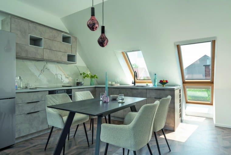 W 2026 roku możemy spodziewać się jeszcze bardziej zaawansowanych, inteligentnych i ekologicznych rozwiązań w stolarce