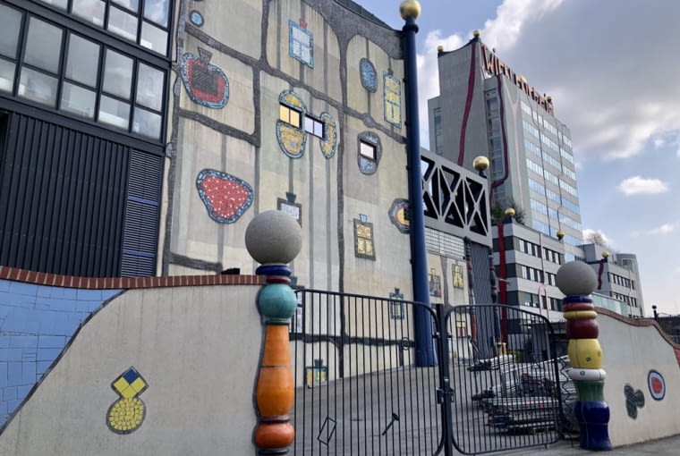 Spalarnia śmieci Spittelau w Wiedniu. Proj. Hundertwasser