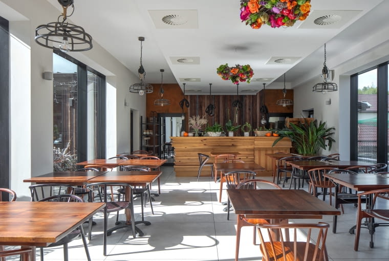 Nowoczesny pawilon restauracyjny w Bondyrzu. Proj. MTA Architekci