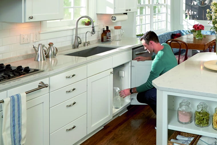 Do wykrywania wycieków wody służą specjalne czujki. Instaluje się je tam, gdzie ryzyko zalania jest wysokie, na przykład w kuchni, łazience bądź pralni System alarmowy