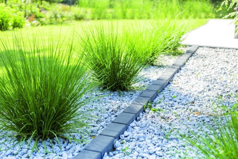 Obrzeże z pozorną fugą, która nadaje formie lekkości, jest doskonałe do wykańczania nawierzchni, Mersano Obrzeże z pozorną fugą, która nadaje formie lekkości, jest doskonałe do wykańczania nawierzchni, Mersano