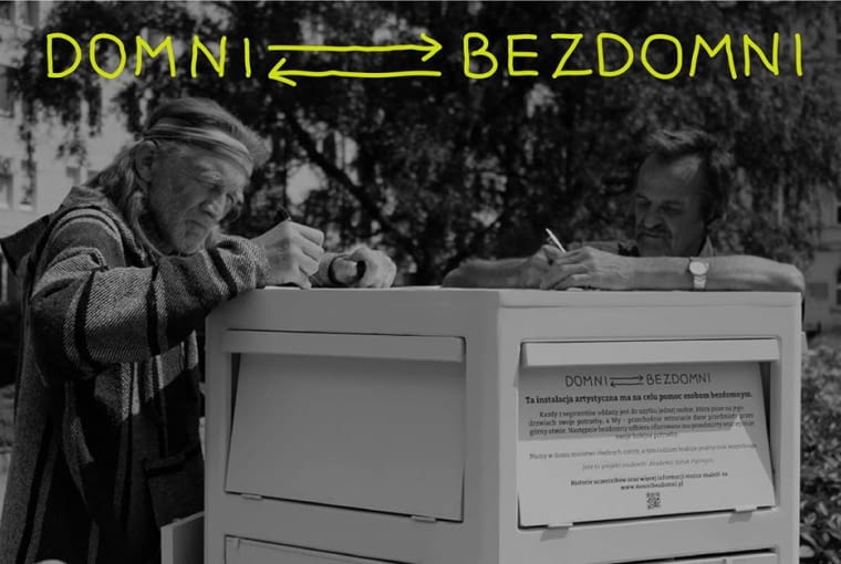 Skrzynka na Placu Dąbrowskiego w Warszawie