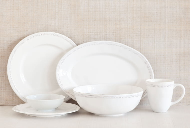 Zara Home - Milano Collection: zastawa stołowa z jodełkowym wzorem. Cena: 19,90 zł - 99 zł (w zależności od elementu). Zara Home, len, pościel z lnu, lniana pościel, lniany obrus, nowości