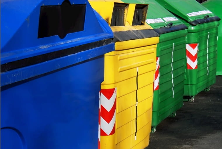 Pojemniki na zużyty sprzęt elektroniczny i elektryczny oraz oświetleniowy powinny znajdować się w każdej gminie.