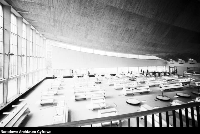 Supersam w Warszawie na chwilę przed otwarciem. Widok z antresoli