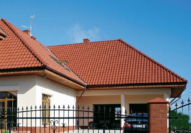 OGRODZENIE METALOWE PLOT METALOWY KUTE KOWALSTWO ARTYSTYCZNE BRAMA CEGLA KLINKIEROWA PODJAZD GARAZ DACH DACHOWKA CERAMICZNA DOM RUPPCERAMIKA