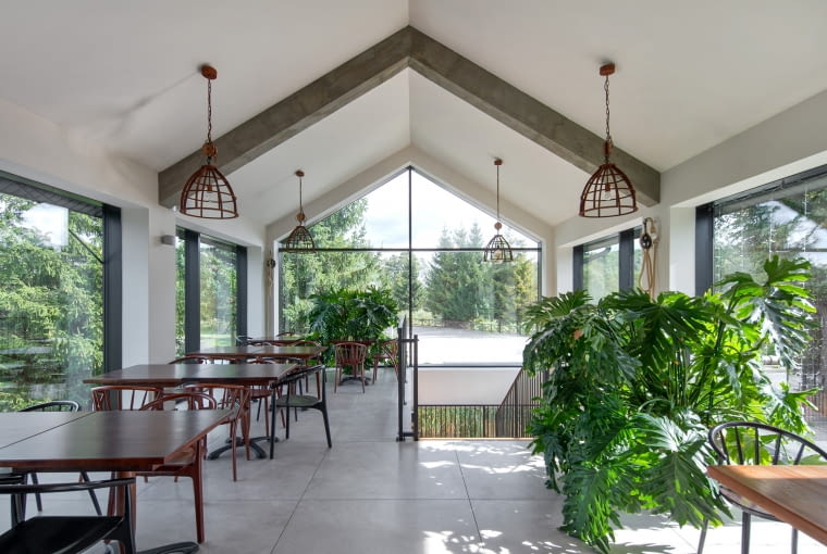 Nowoczesny pawilon restauracyjny w Bondyrzu. Proj. MTA Architekci