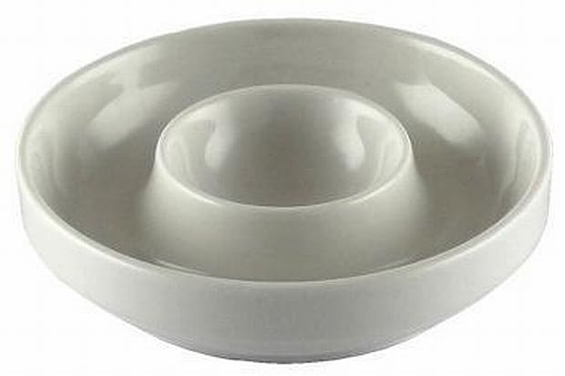 Porcelanowa podstawka do jajka RANGOON o średnicy 10 cm. Kupisz w sklepie houseandmore.pl za 19 zł. kieliszki do jajek, kieliszki na jajka, w czym podać jajka, podstawki do jajek