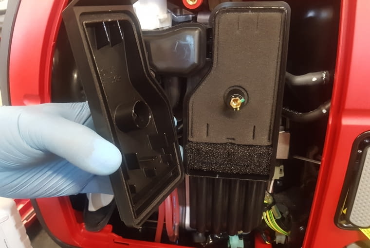 Kontrola stanu filtra powietrza na przykładzie agregatu prądotwórczego Honda EU 22i