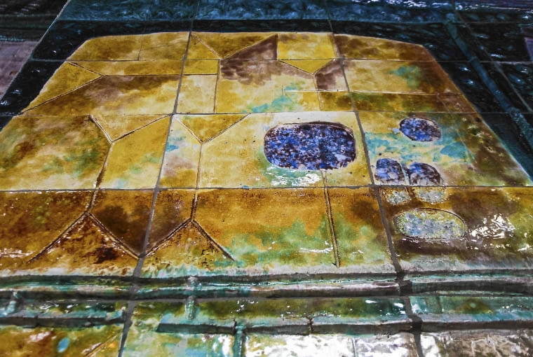 Mozaika w kinie Kijów 13.09.2014 Krakow . Odnowiona zabytkowa mozaika w hallu kina Kijow przy alejach Krasickiego . Fot. Jakub Ociepa / Agencja Gazeta SLOWA KLUCZOWE: budynek renowacja