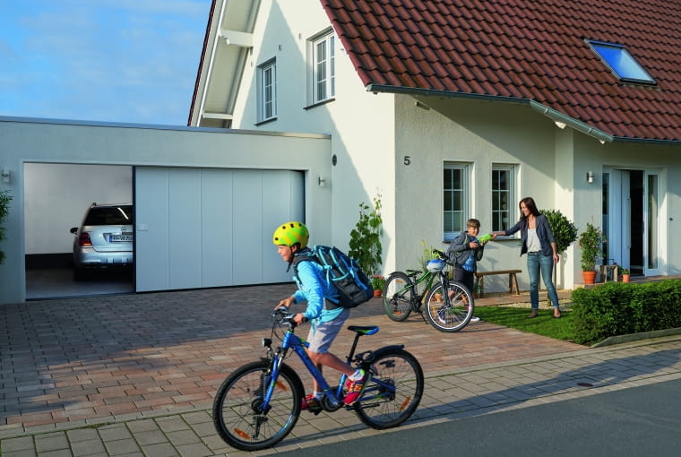 Bramę boczną, bez względu na to, czy otwierasz ją ręcznie czy za pomocą napędu, możesz otworzyć tylko częściowo