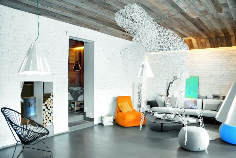 Rzeźba z cyklu "Zootechnologia", której stworzenie zajęło Rafałowi Rudko 8 miesięcy, pochodzi z SH Studio. Stolik kawowy Moroso, pufy Arper (arcinteriors.pl), żółty fotel Coalesse. Rzeźba z cyklu "Zootechnologia", której stworzenie zajęło Rafałowi Rudko 8 miesięcy, pochodzi z SH Studio. Stolik kawowy Moroso, pufy Arper (arcinteriors.pl), żółty fotel Coalesse.
