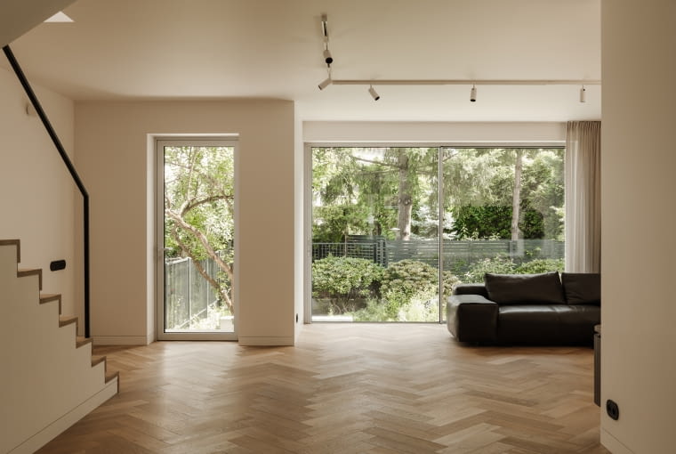 Przebudowa bliźniaka z lat 70. Proj. MFRMGR Architekci