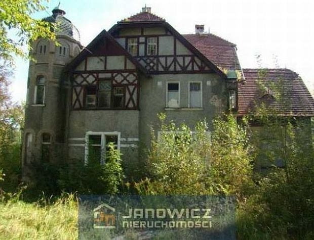 Budynek pałacowo-dworski w Wymiarkach (powiat żagański) o powierzchni 800 metrów Budynek pałacowo-dworski w Wymiarkach (powiat żagański) o powierzchni 800 metrów